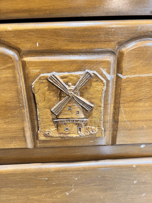 4 Drawer Windmill Dresser - Image 2