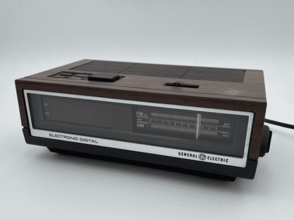 General Electric AM/FM Clock Radio